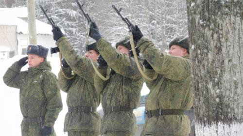 Генерал Шаманов сравнил обмундирование армии РФ с «партизанским отрядом»