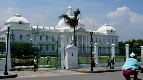 Премьер-министр Гаити осудил убийство троих полицейских