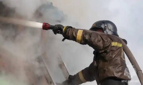 Пожар на кровле офисного здания в центре Майкопа успешно локализован